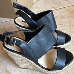 Black wedges